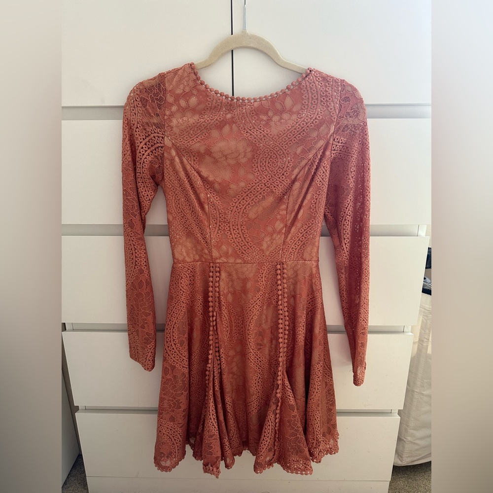 Backless long sleeve NWT dress, beautiful patterned dress in a unique clay color